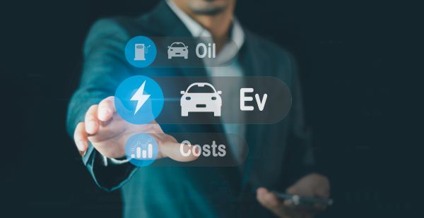 전기차 확산으로 석유 의존도가 흔들리고 있다. [사진: 셔터스톡]