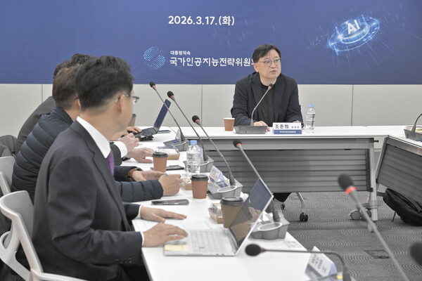 17일 국가AI전략위 '산업 특화 에이전틱 AI 확산 간담회'에서 조준희 산업AX·생태계 분과장 모두 발언. [사진: 과기정통부]