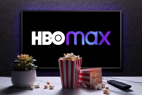 HBO 맥스가 계정 공유 차단 정책을 확산하는 가운데 서비스 지속 여부가 불확실하다는 분석이 나오고 있다. [사진: 셔터스톡]