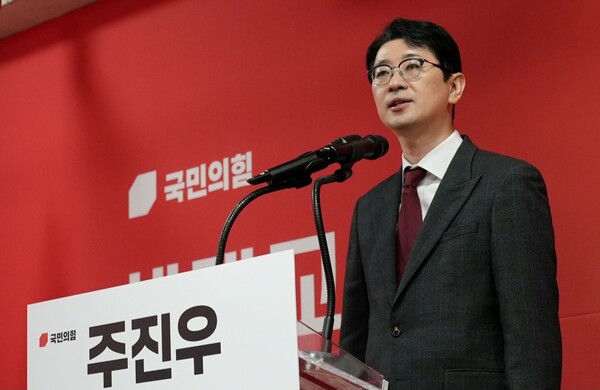 Rep. Joo Jin-woo, a candidate in the People Power Party’s Busan mayoral primary, speaks about his commitment to the race during the campaign office opening on March 28. /Joo Jin-woo campaign