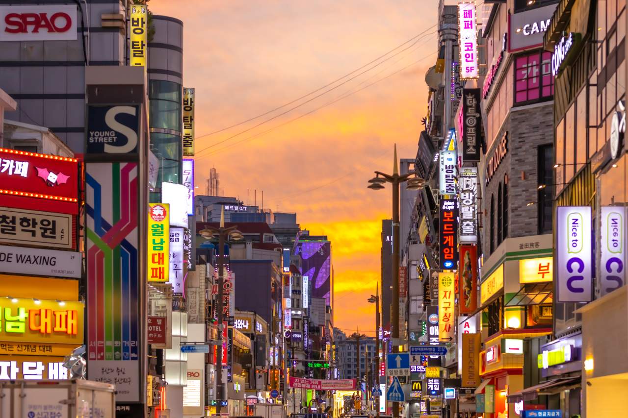 서면 지하상가에서 쇼핑하기 / 사진=부산관광공사 하이픈그룹