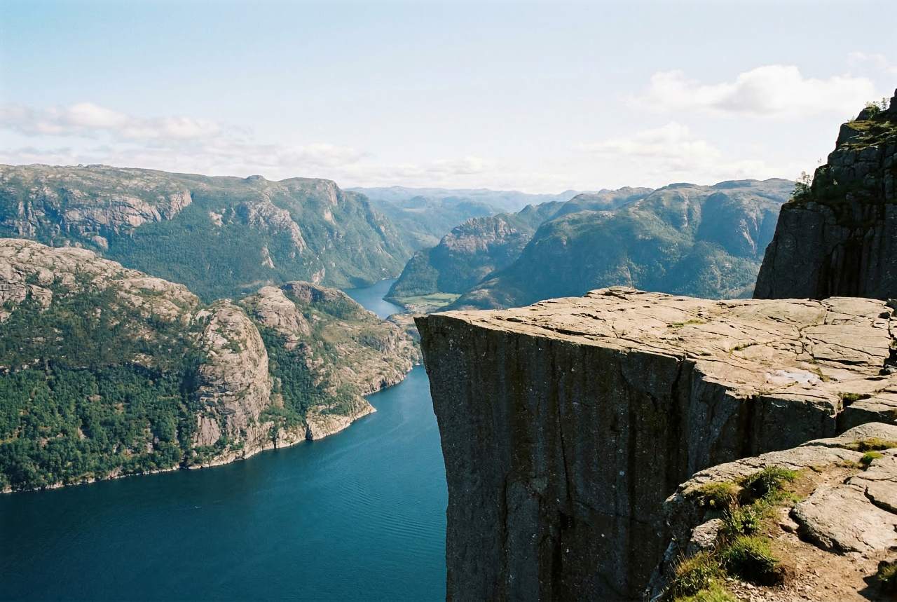 Preikestolen (Pulpit Rock) / Designed by Freepik