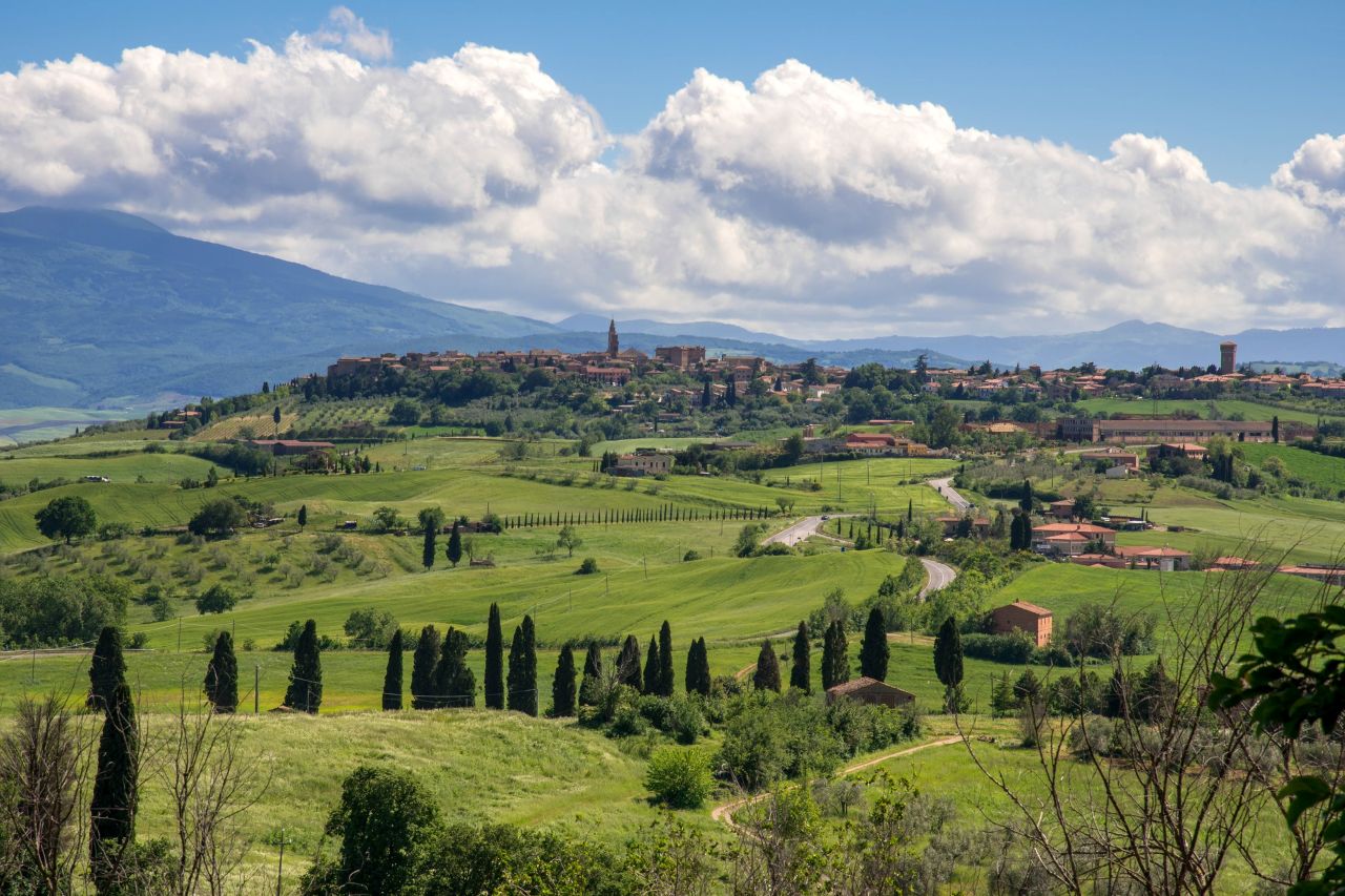 The crown jewel of Sending Tours: Tuscany / Designed by Freepik