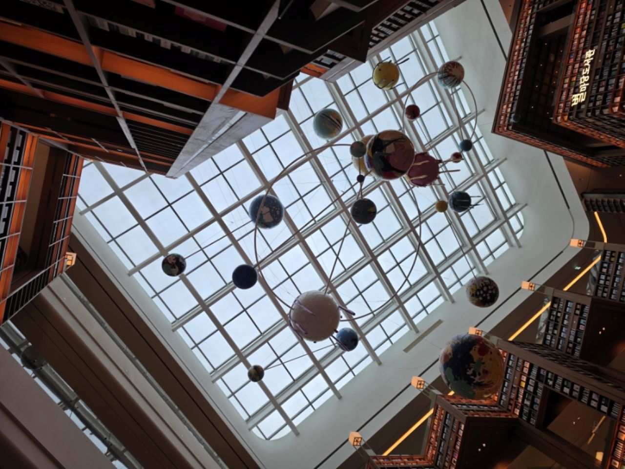 From shopping to library to kids\' zone / Photo taken on site