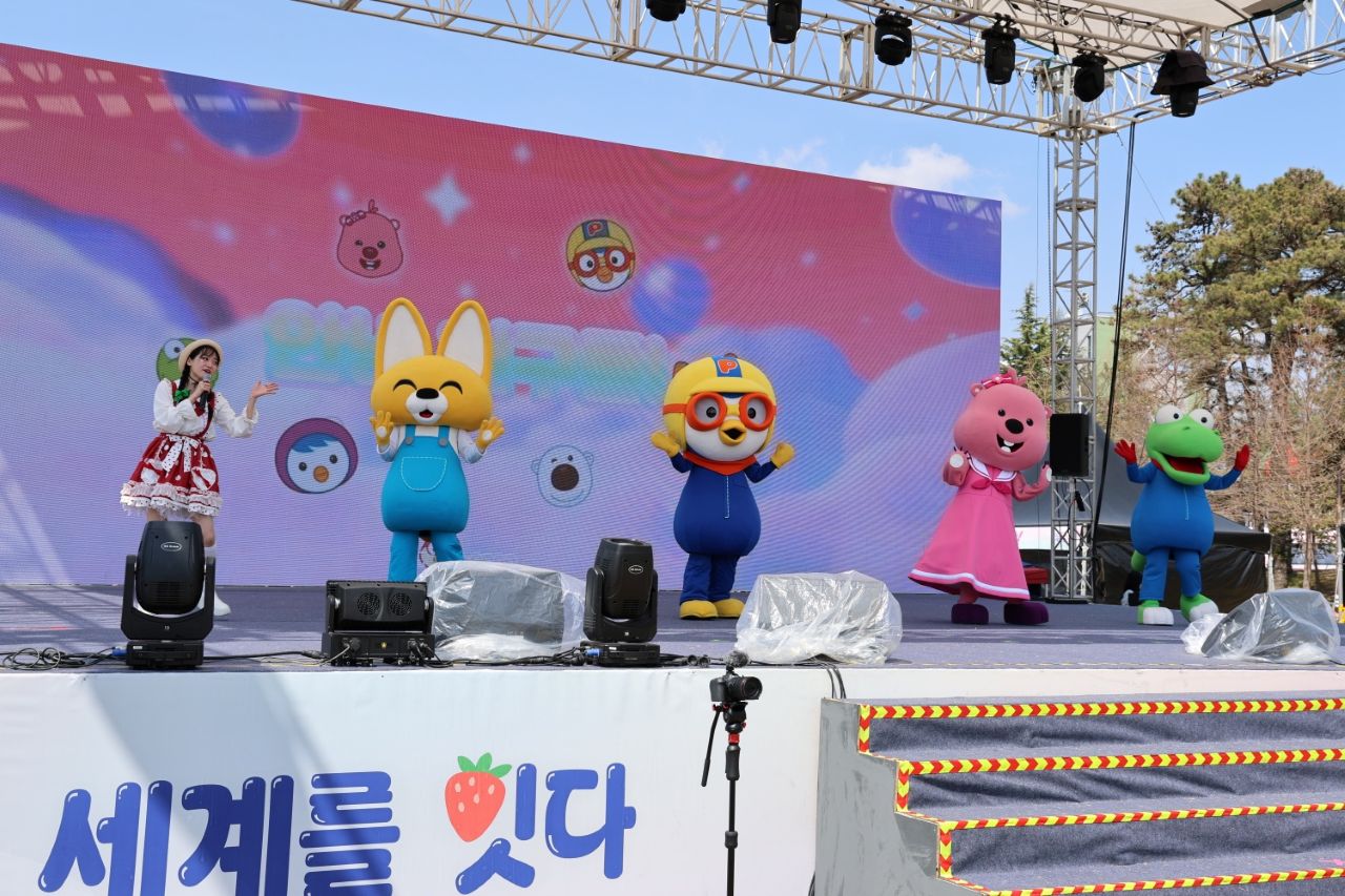 2025 딸기축제 공연 / 사진=제28회 논산딸기축제 공식 누리집