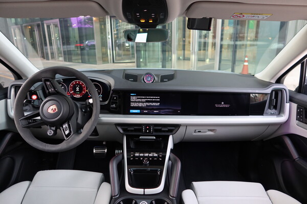 포르쉐 카이엔 S E-하이브리드 쿠페 1열 [오두환 기자]