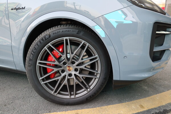 포르쉐 카이엔 S E-하이브리드 쿠페 측면과 바퀴 부분 [오두환 기자]