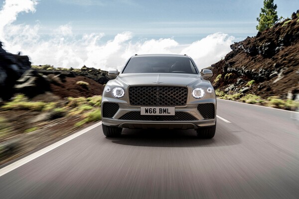 Bentley Bentayga Artenara front