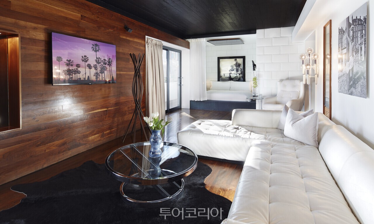 Hollywood Roosevelt — the Marilyn Suite / Photo – Los Angeles Tourism & Convention Board