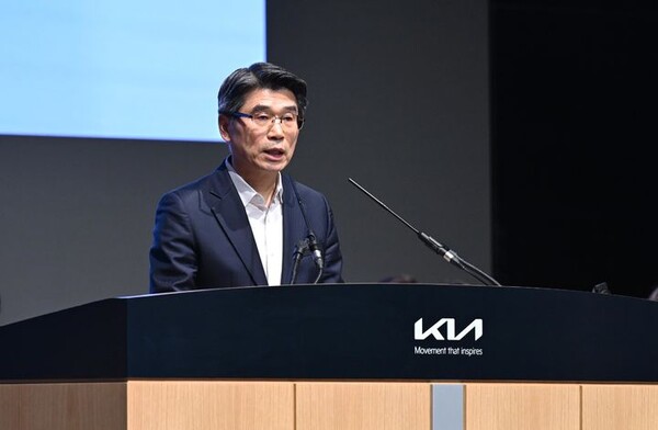 [서울=뉴시스] 송호성 기아 사장이 서울 서초구 엘타워에서 열린 제81기 정기 주주총회에서 개회선언을 하고 있다. (사진=기아 제공) 2025.03.14. photo@newsis.com *재판매 및 DB 금지