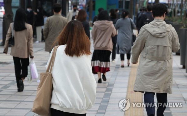 [기상속보]오늘날씨 출근길 쌀쌀 일교차 주의 강원·경상 곳곳 눈비 서울 낮 12도...주말,주간예보/사진=연합뉴스