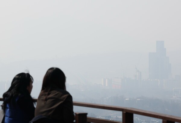 [기상속보]오늘날씨 출근길 일교차 주의 서울 낮 20도 수도권 미세먼지 '나쁨' 건조특보 산불조심...주말,주간 예보. /사진=연합뉴스