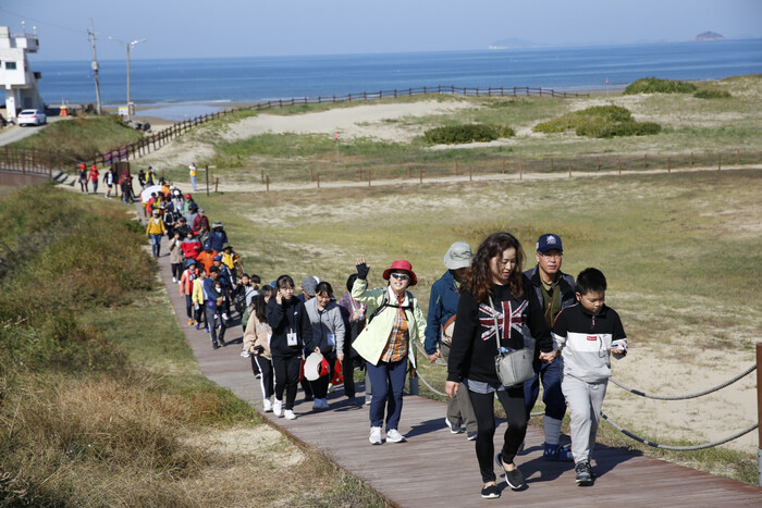 Taean Shinduri Coastal Dune. (Photo: Taean County Office)
