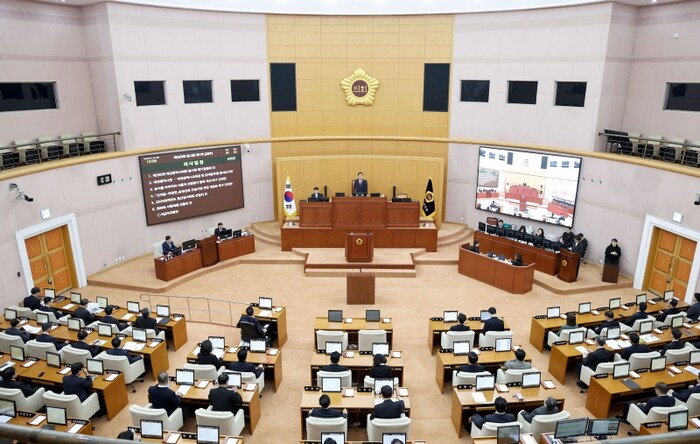 &nbsp;   The first plenary session of the 295th extraordinary meeting is taking place in the main chamber of the Daejeon City Council on the 16th. (Photo: Daejeon City Council)