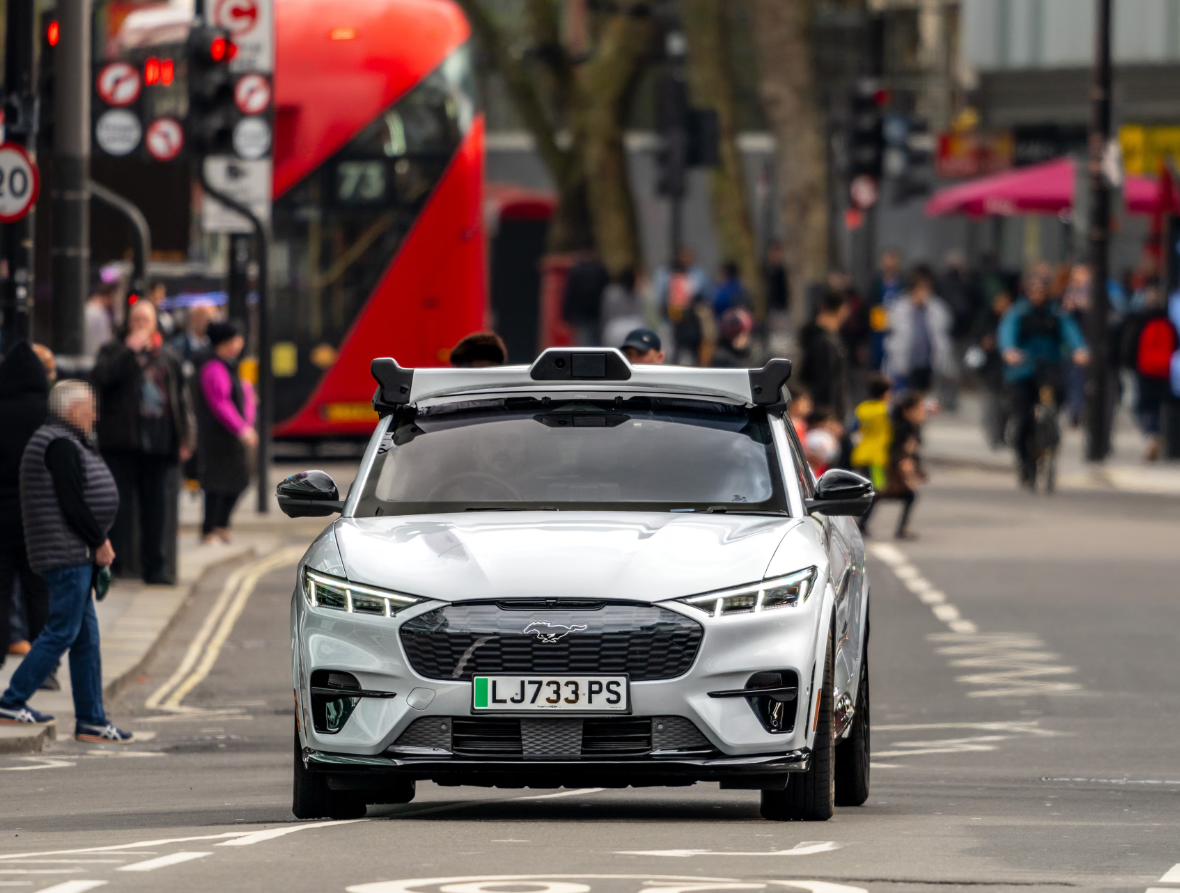 런던 거리를 주행하는 웨이브 자율주행차. (사진=Wayve 제공) 