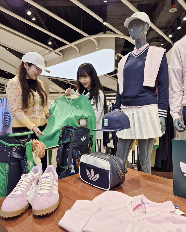 The Adidas Golf shop on the 4th floor of Lotte Department Store’s Busan flagship has refreshed its racks with bright spring rounding looks. During the Spring Sale, the store will feature a range of SS golf apparel that balances performance and style. (Photo: Lotte Department Store)