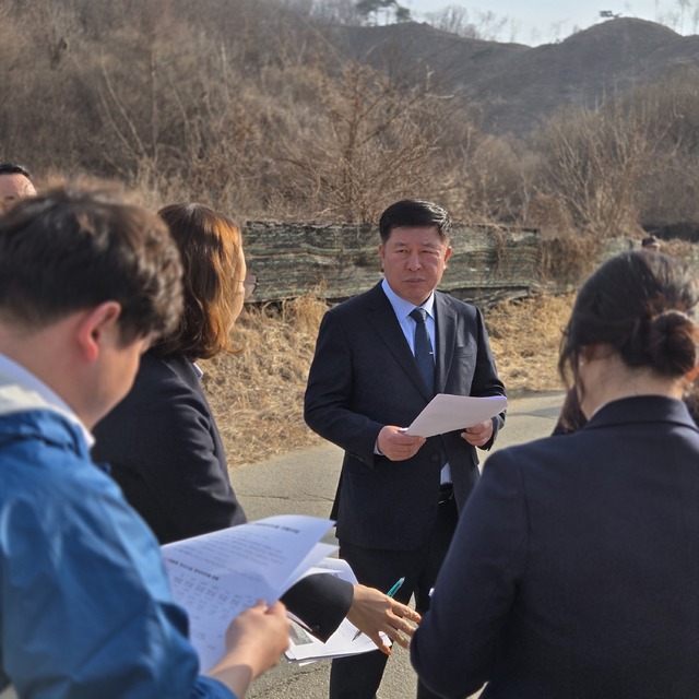 &nbsp;   Yangju mayoral candidate Jeong Deok-young proposes an alternative to Yangju\'s regional crematory at the planned site for Yeoncheon County\'s comprehensive funeral facility (photo=Jeong Deok-young, Yangju mayoral candidate)