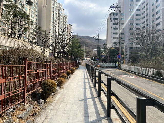How Iwha City is Enhancing Student Safety with Heated Sidewalks: A Winter Solution