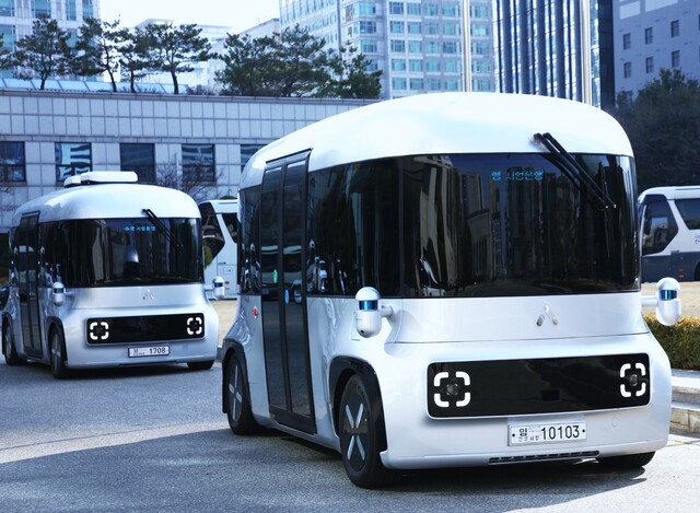 Anyang will begin operations on the 16th, showing a driverless Level 4 autonomous shuttle. 「Photo provided = Anyang City」