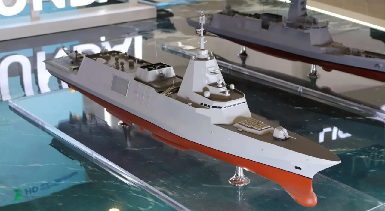 한국, 신형 현대 HDF-6000 호위함 공개