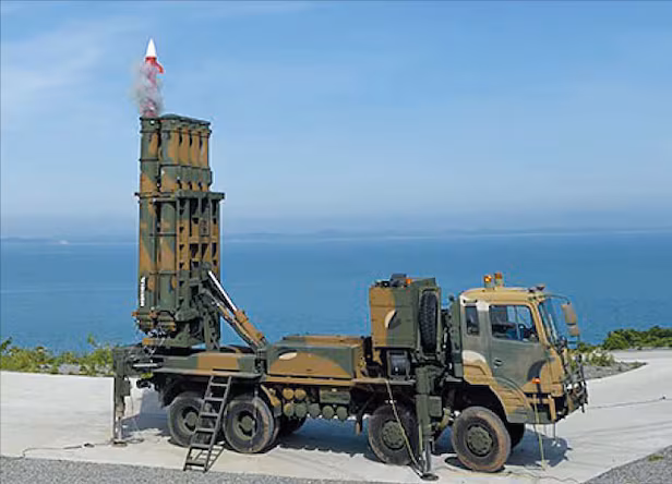 천궁-2 '로켓 배송'… UAE 수송기, 한국 왔다