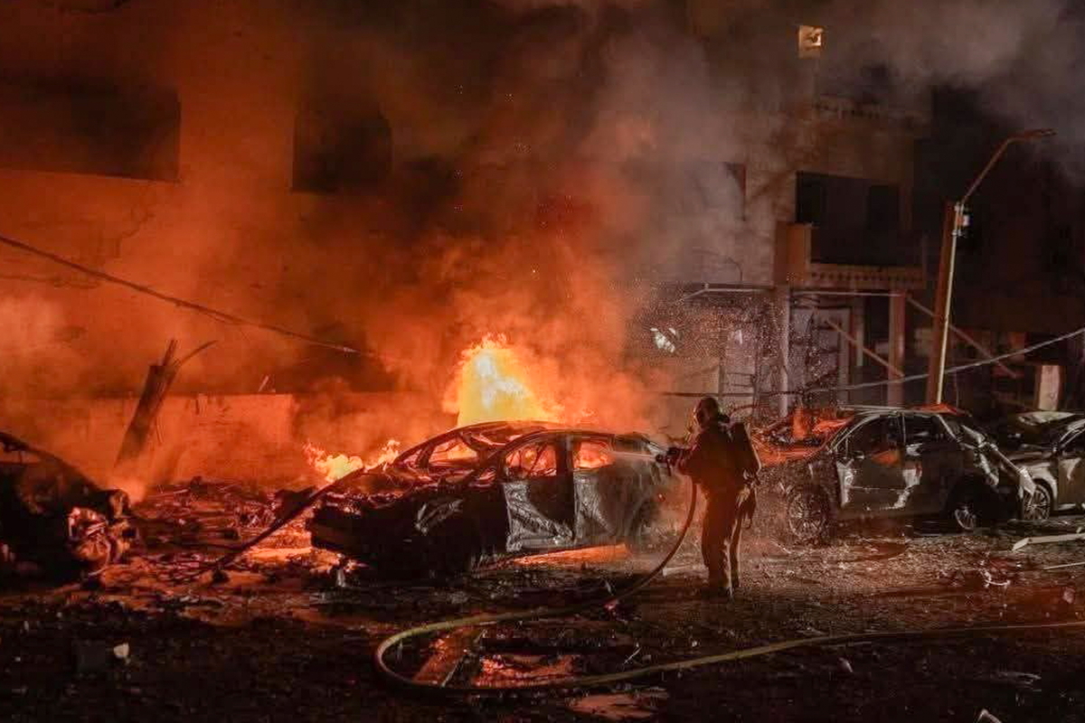 이스라엘 “이란 비밀 핵기지 폭격” 미국 “2000개 표적 공격”···이란, 미군기지 공격하며 '맞불' - 경향신문