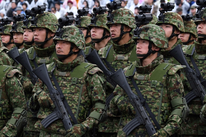 인턴사원' 같은 자위관, 홍보와 현실 차이…일본 방위력 증강 정책의 그늘 - 경향신문