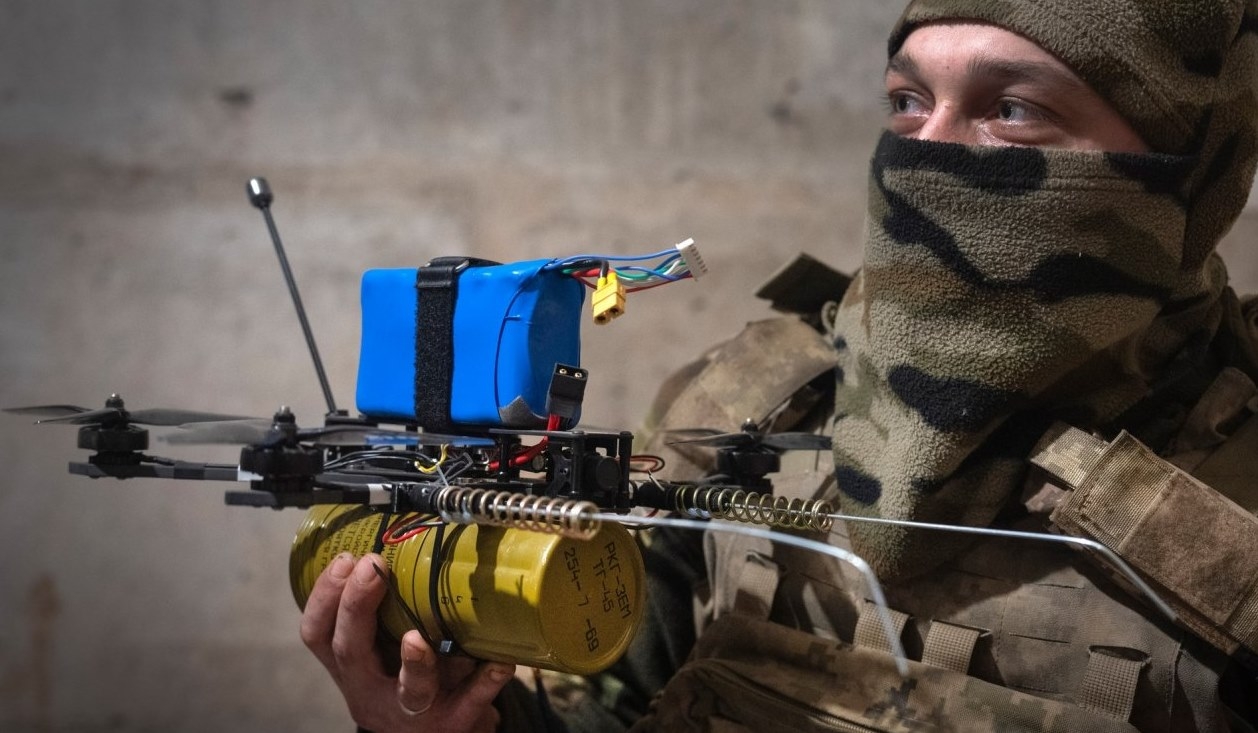 포착] 이제는 드론끼리 전쟁…우크라 소형 FPV 드론, 러 정찰 드론 파괴 - 2025 드론•도심항공모빌리티 박람회