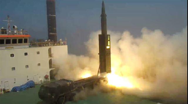 文이 '현무4'라 부르지 못한 '현무4'...미사일지침 종료로 개발 탄력-정치ㅣ한국일보