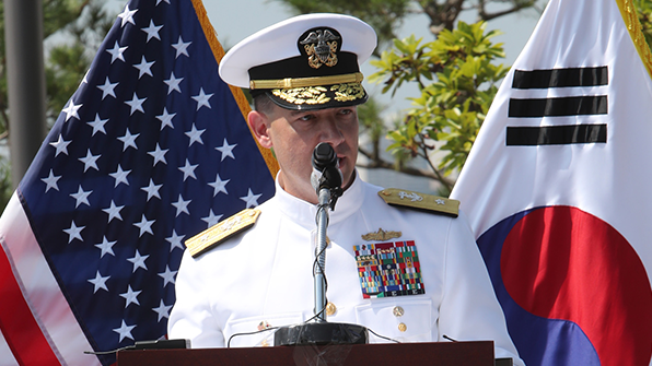 쿠퍼 주한 美 해군사령관, '구태일' 한글 이름 선물 받아