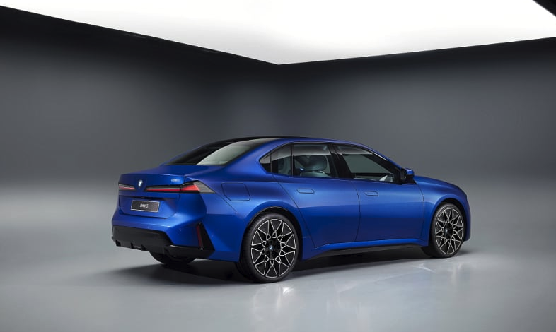 이렇게 출시 되었다 신형 BMW i3 1회충전 900Km?