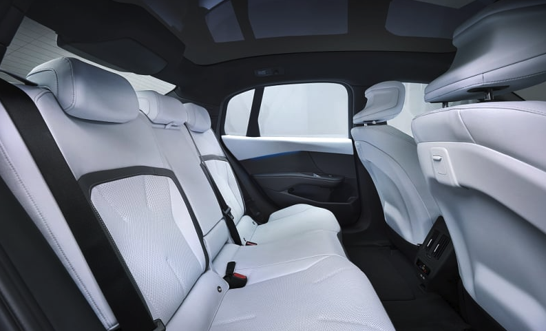 이렇게 출시 되었다 신형 BMW i3 1회충전 900Km?
