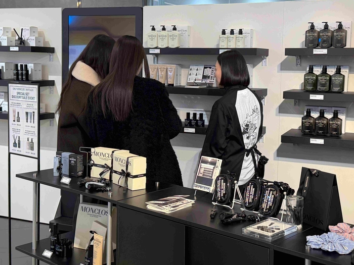 Discover Moncler’s Exclusive Pop-Up Store at AK Plaza Hongdae: What to Expect!