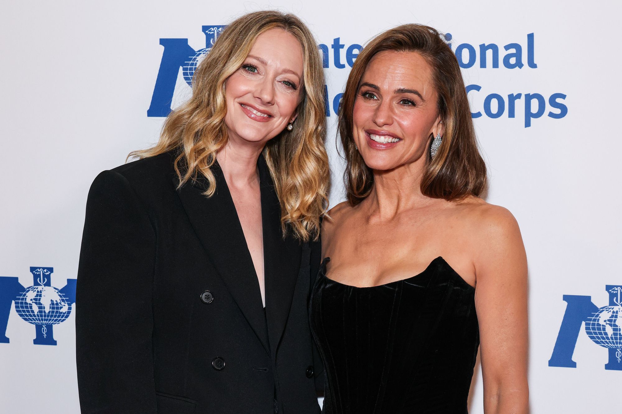 Jennifer Garner and Judy Greer / Credit: DepositPhotos