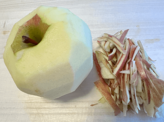 Discover the Unique Flavor of Apple and Doenjang: A Delicious Recipe Guide