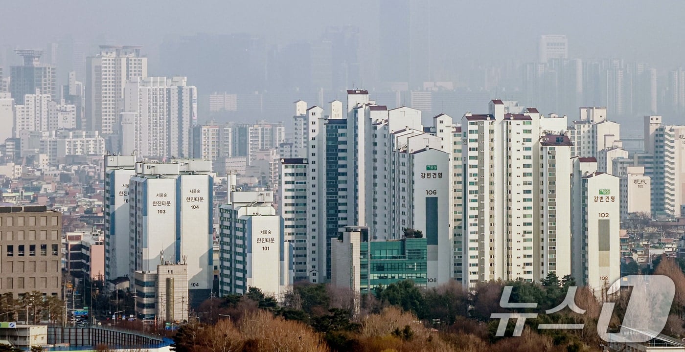 은퇴자 노후자금 경고등…강남발 집값 한파, 서울 아파트값 7주째 둔화…성동 103주·동작 57주 만에 하락 전환 - 뉴스1