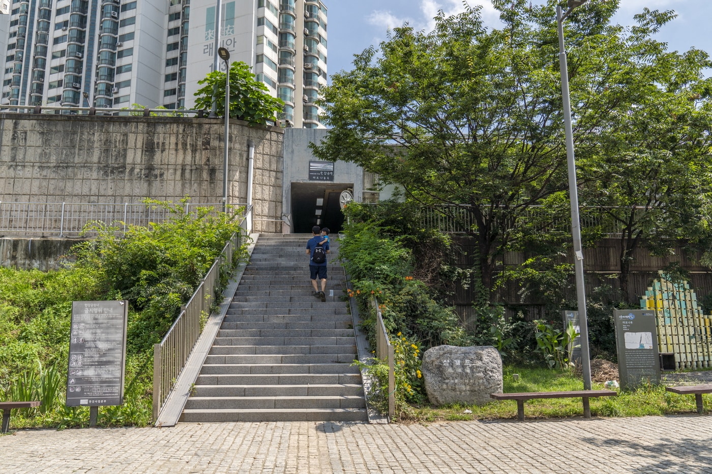 '기생충' 촬영지 아현동 재탄생… 송파·여의도도 재건축 들어간다 3 연트럴파크'에서 '기생충 속 슈퍼'까지…마포 골목 여행 - 뉴스1