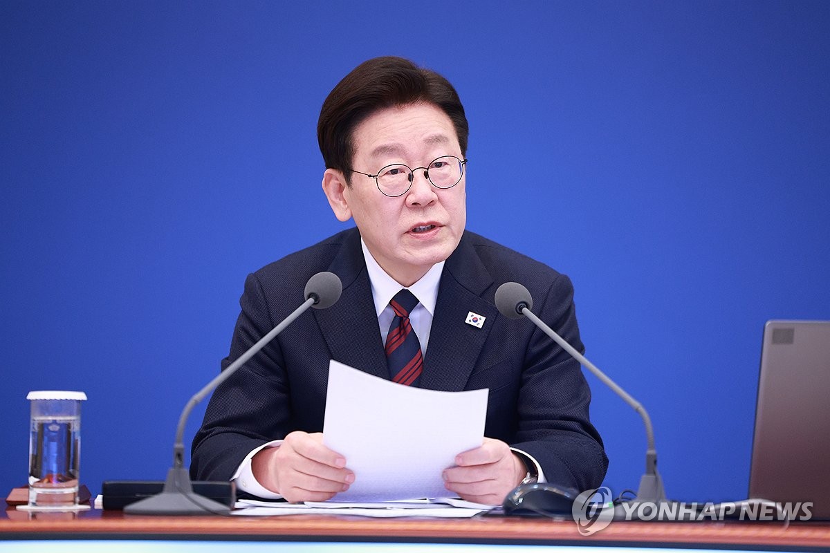 “단 0.1%의 구멍도 허락 않겠다” 대통령 특명….. 이재명 정부, 부동산 정책 전방위 강드라이브 3 李대통령, 부동산 정책 논의서 '다주택 공직자' 배제 지시 | 연합뉴스