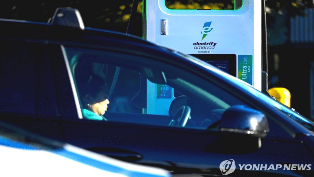 전기차 대전환 브레이크 걸렸다... 글로벌 12개사, 110조 손실에 전략 수정 2 글로벌 완성차 업계, 전기차 계획 축소