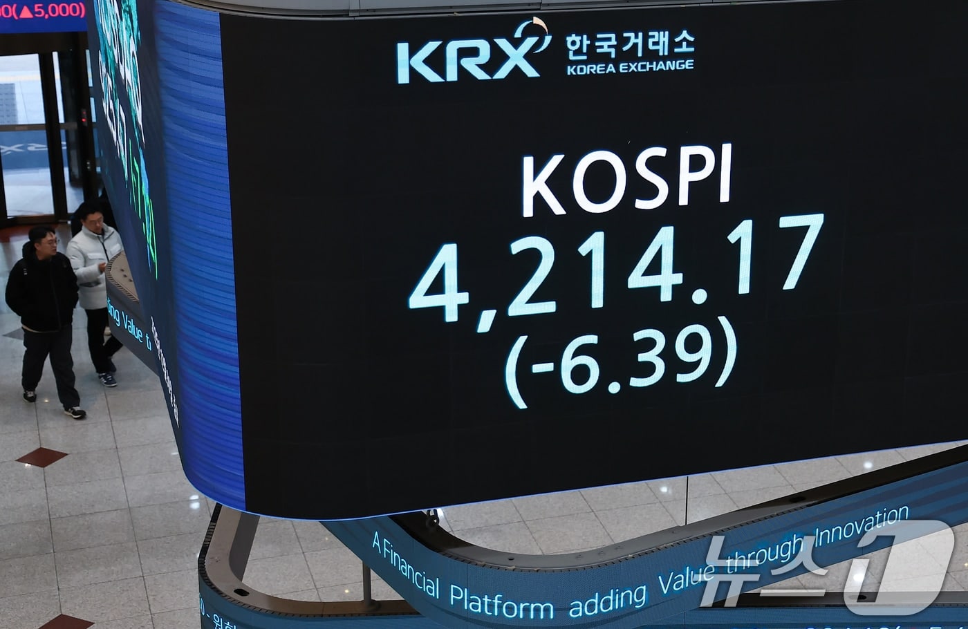 탄핵·대선에 달아오른 증시…정치 테마주, 시장경보 1위 불명예 3 지난해 75% 오른 코스피…급등·과열주 증가에 시장경보 3000건 11%↑