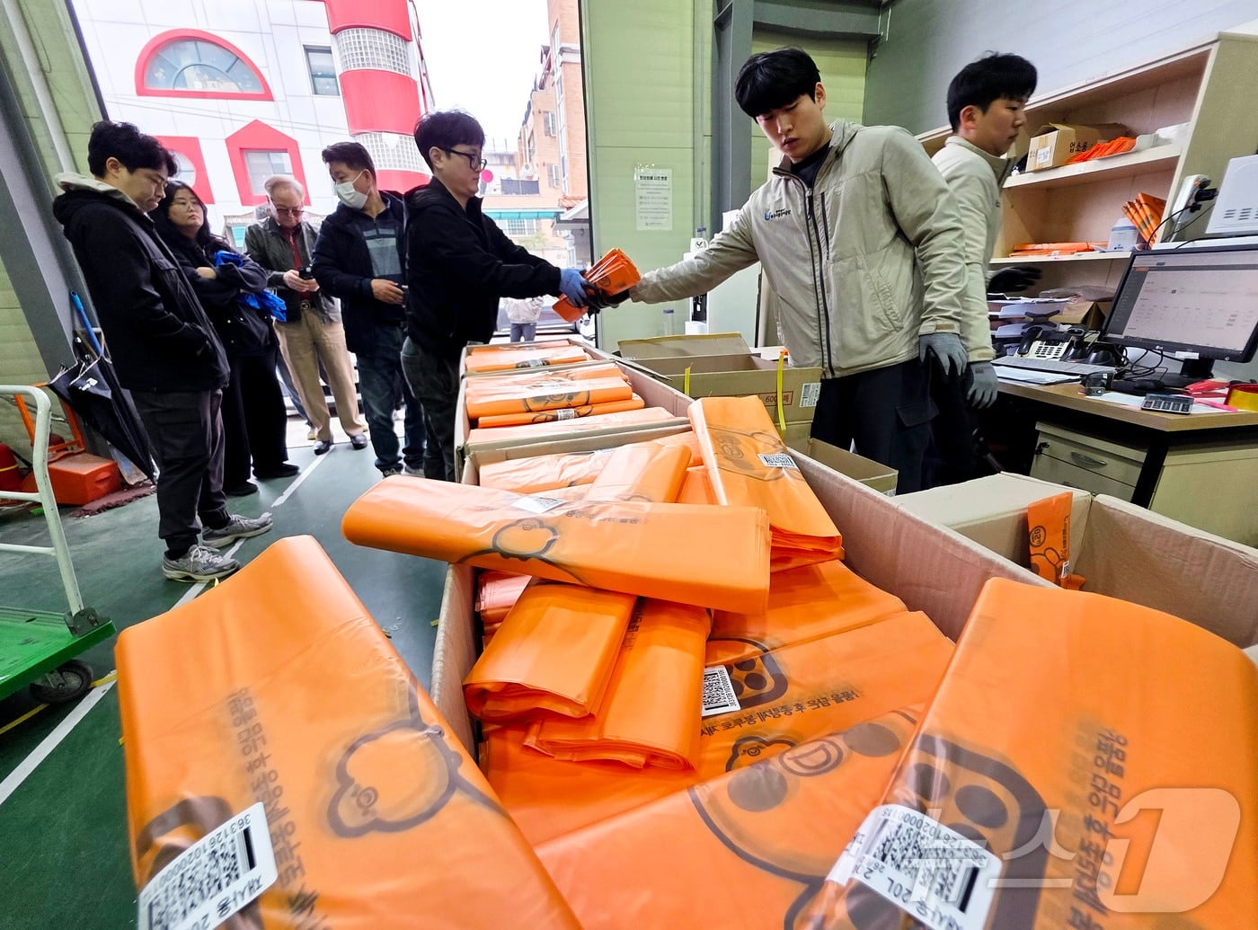 '산업의 쌀' 나프타 대란…종량제봉투부터 농자재까지 경제 전방위 확산 23 나프타가 뭐길래…종량제 봉투 가격까지 들썩이나