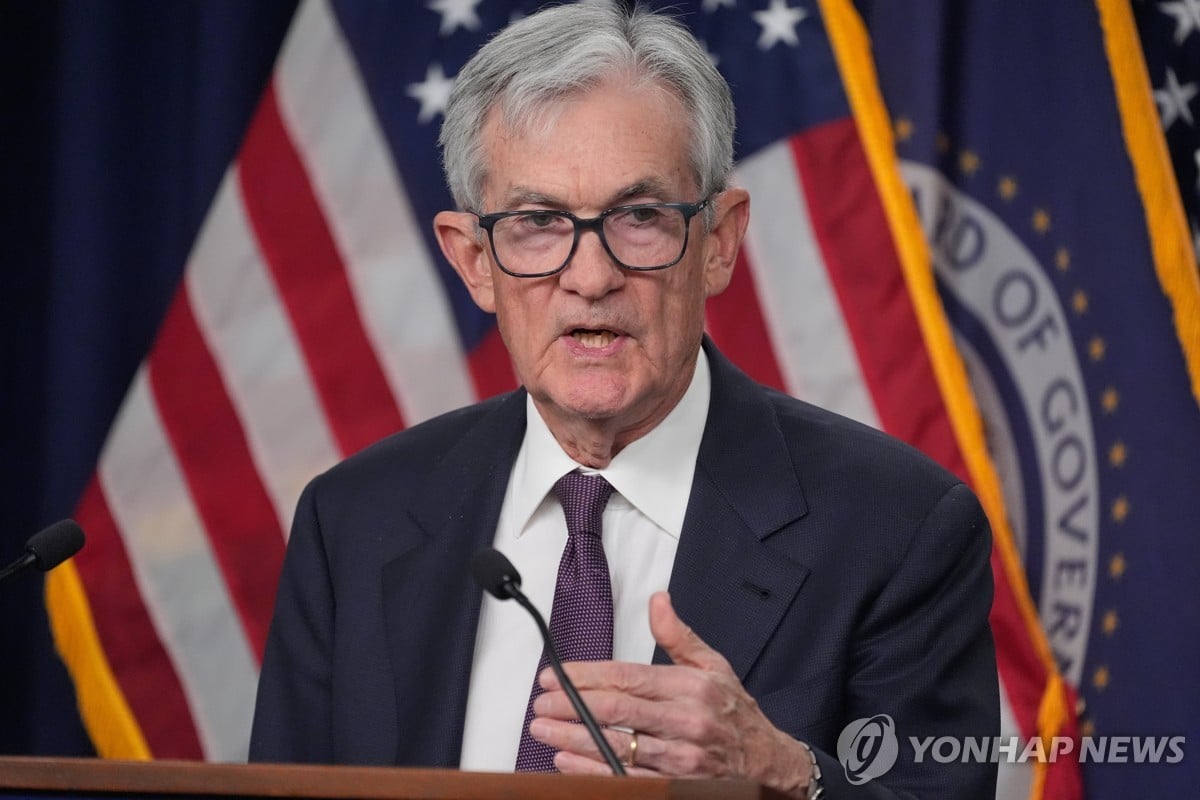 美연준, 두차례 연속 금리 동결…