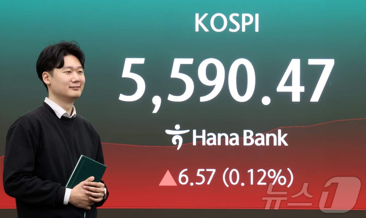 18만전자에 물린 5060 투자자 숨통 트이나…여의도가 꼽은 '진짜 반등' 시그널 3 개미들 사흘간 삼전·SK하닉 5조 끌어 모았다…