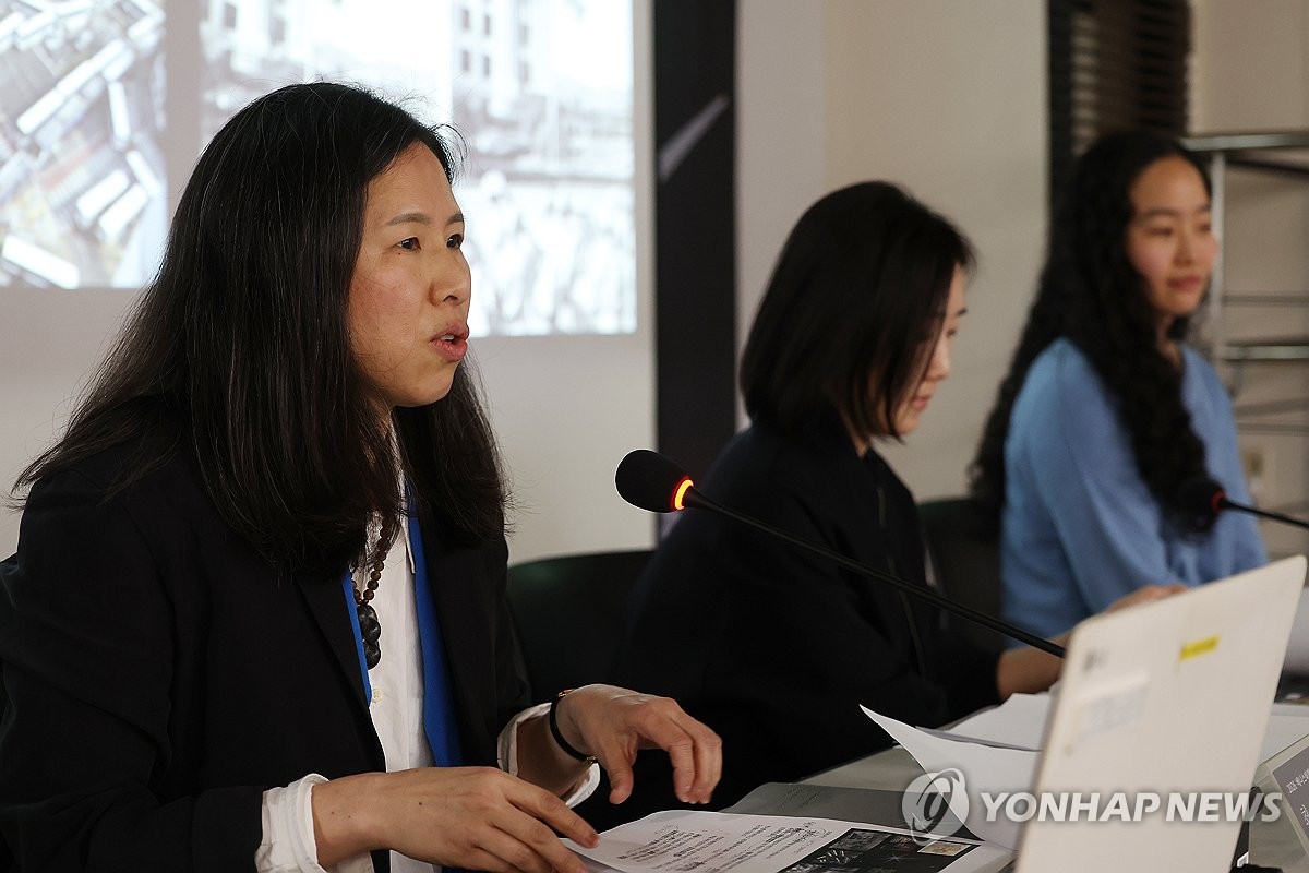 설명하는 최빛나 한국관 예술감독(서울=연합뉴스) 강민지 기자 = 최빛나 한국관 예술감독이 19일 서울 종로구 아르코미술관에서 2026년 베네치아비엔날레 제61회 국제미술전 한국관 전시 간담회를 하고 있다. 2026.3.19 mjkang@yna.co.kr