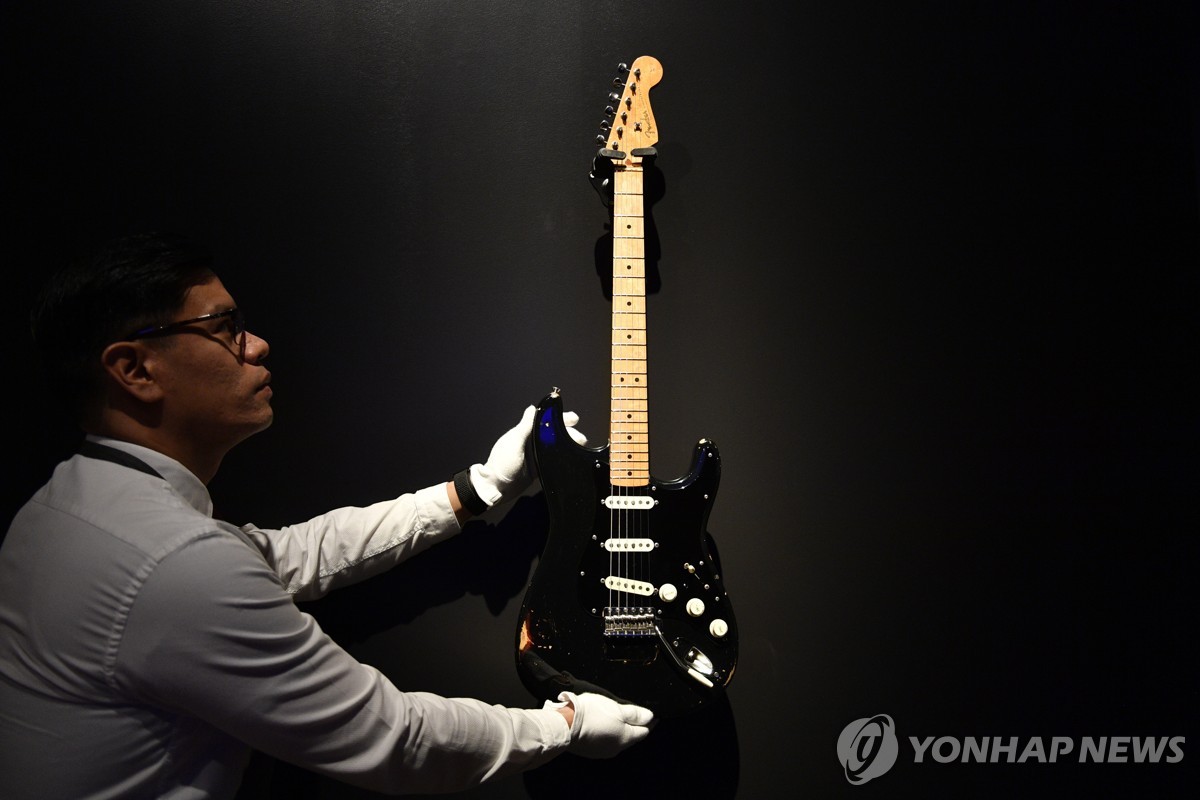 2019년 데이비드 길모어 소장품 경매에 나온 기타[EPA=연합뉴스]