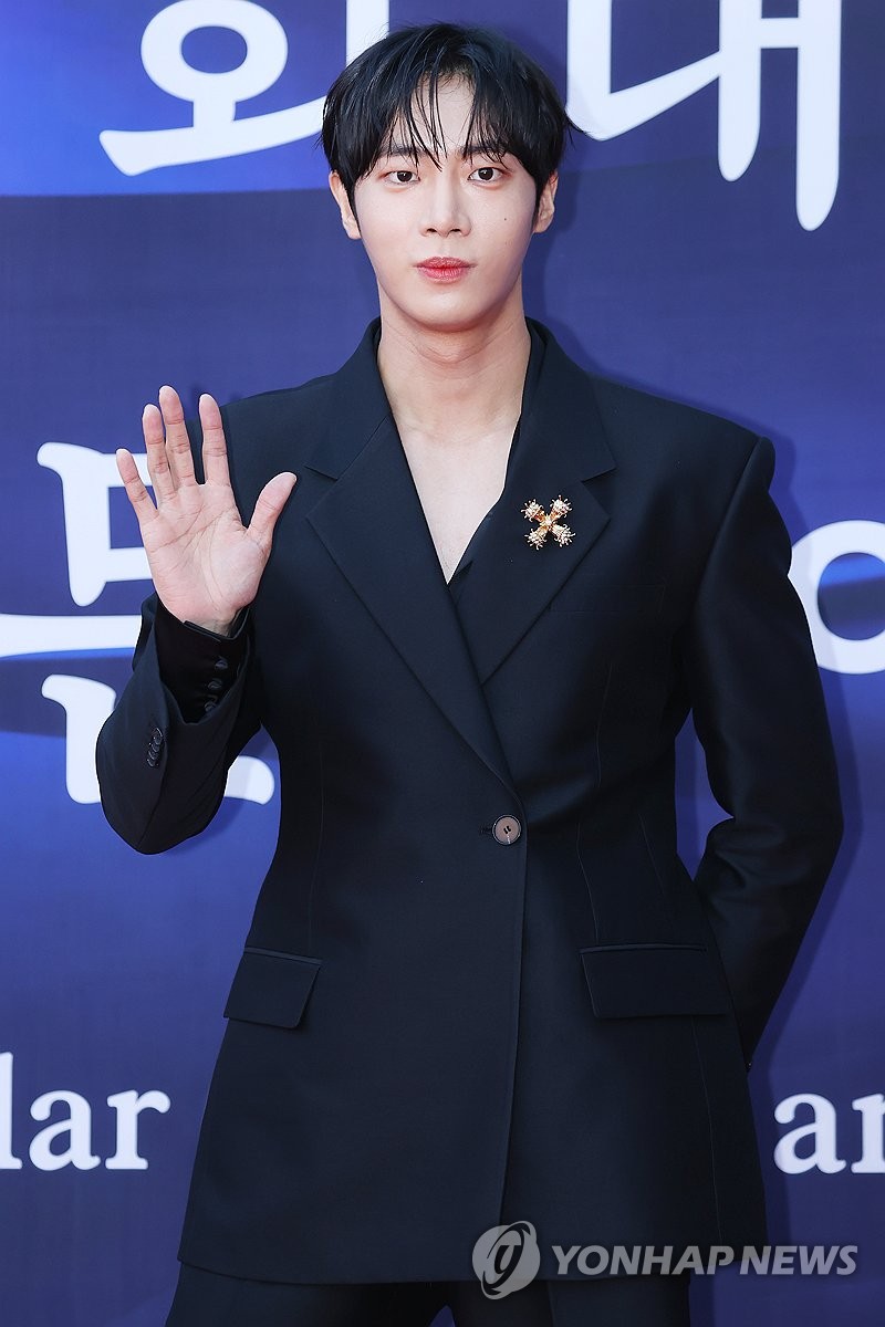 지난해 국립극장 해오름극장에서 열린 '2025 대한민국 대중문화예술상 시상식' 레드카펫 행사에서 추영우