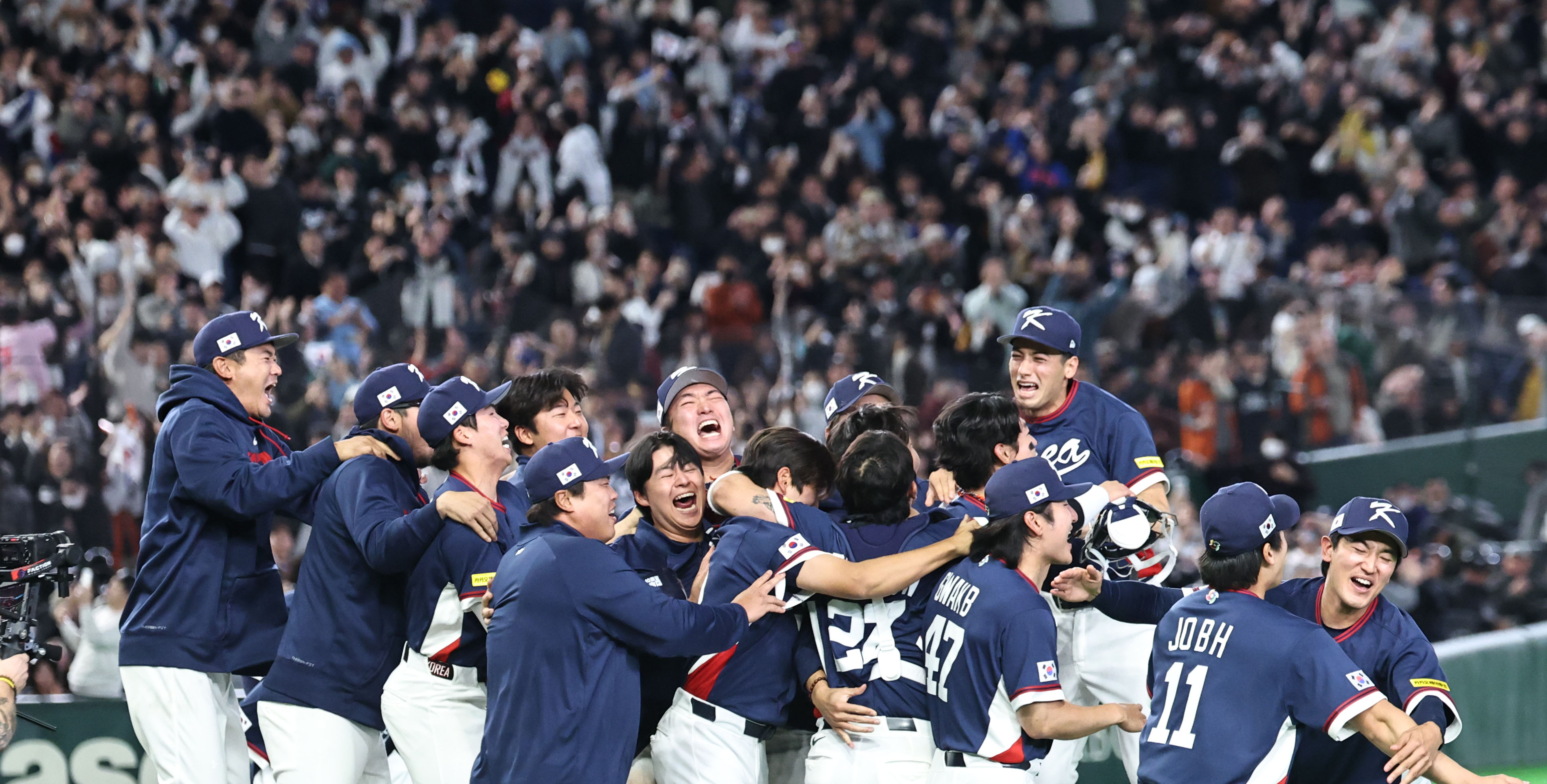 9일 도쿄돔 '2026 월드베이스볼클래식(WBC) C조 조별리그 최종전 대한민국과 호주' 경기.
호주를 꺾고 8강 진출을 확정한 한국 대표팀 선수들이 기뻐하는 모습 [연합뉴스]