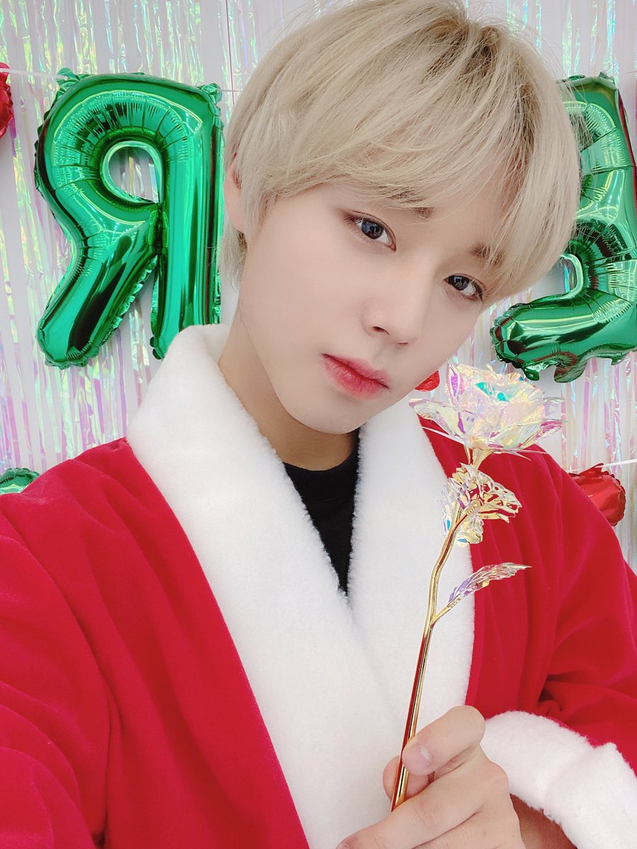 크리스마스에 진심인 박지훈의 셀카
