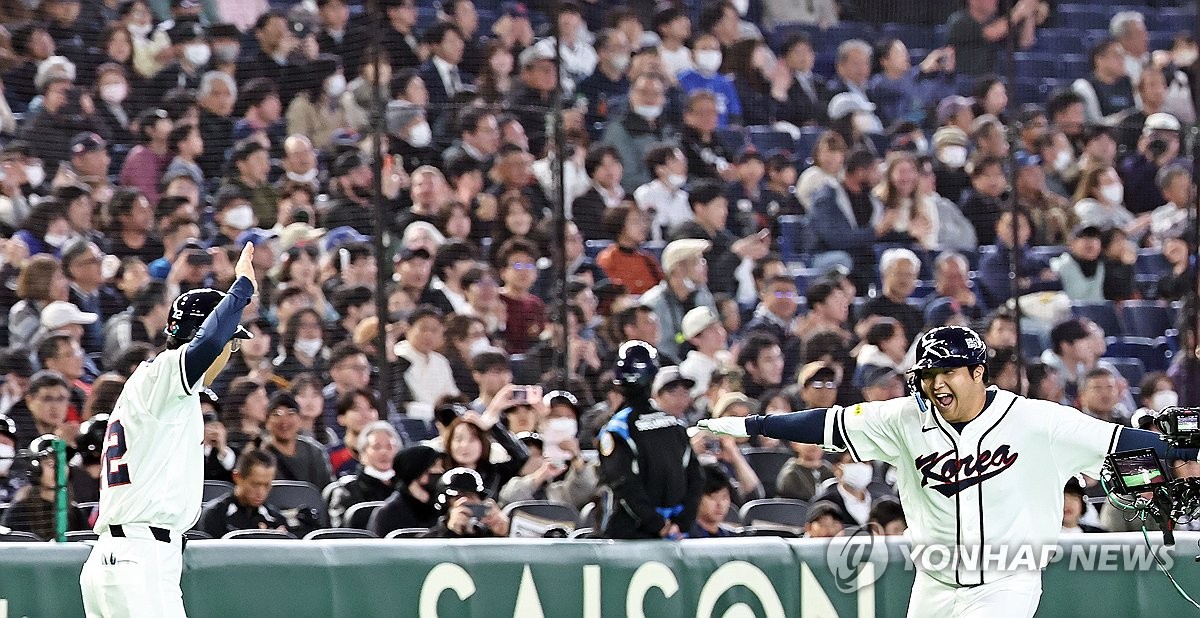 문보경 '만루 홈런의 주인공'
5일 일본 도쿄돔에서 열린 2026 WBC 조별리그 C조 1차전 대한민국과 체코의 경기. 1회말 1사 만루 문보경이 만루 홈런을 치고 세리머니를 하며 그라운드를 돌고 있다