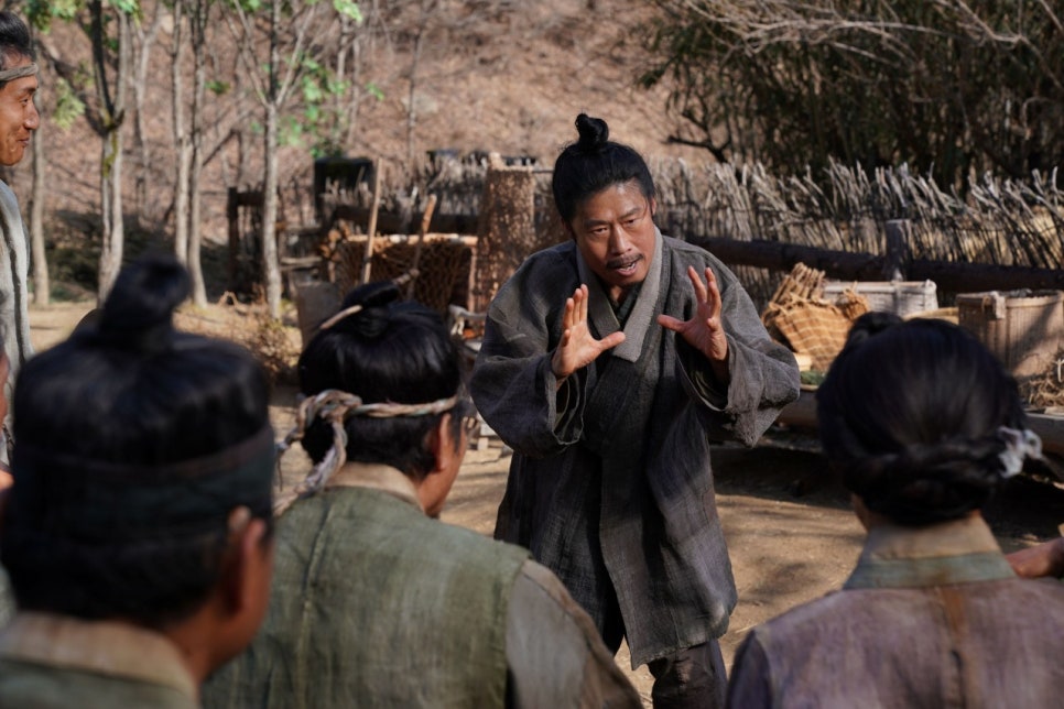〈왕과 사는 남자〉